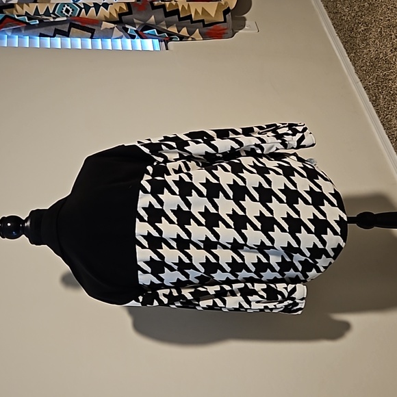 Shacket - Picture 2 of 3